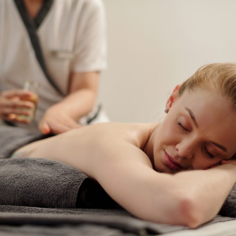 relaxing-back-massage-2023-11-27-04-56-04-utc